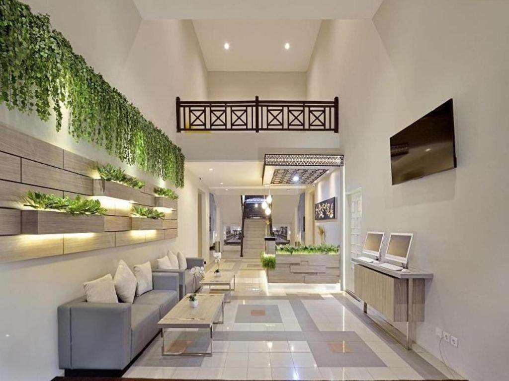 Whiz Prime Hotel Darmo Harapan Surabaya Exterior foto